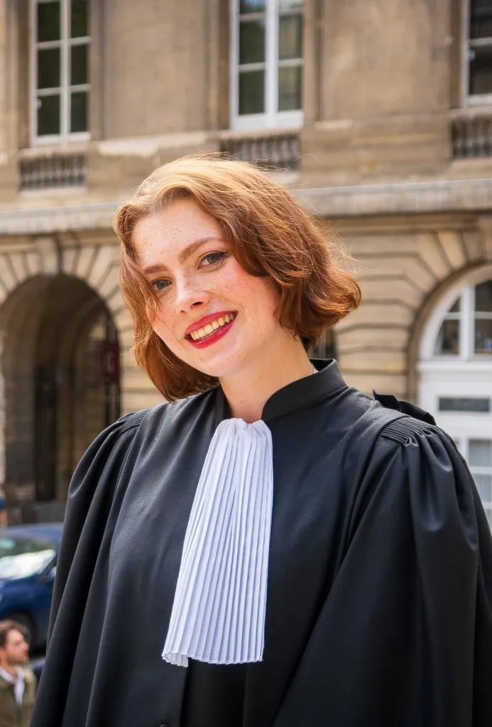 Maître de Lavigerie devant le Palais de justice